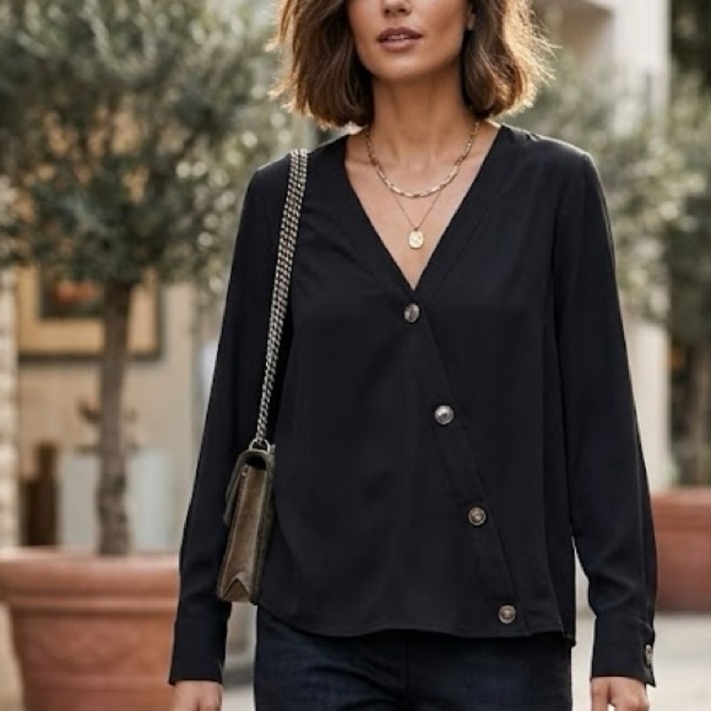 Vero Moda Black Assymetrical Bouton Blouse Medium